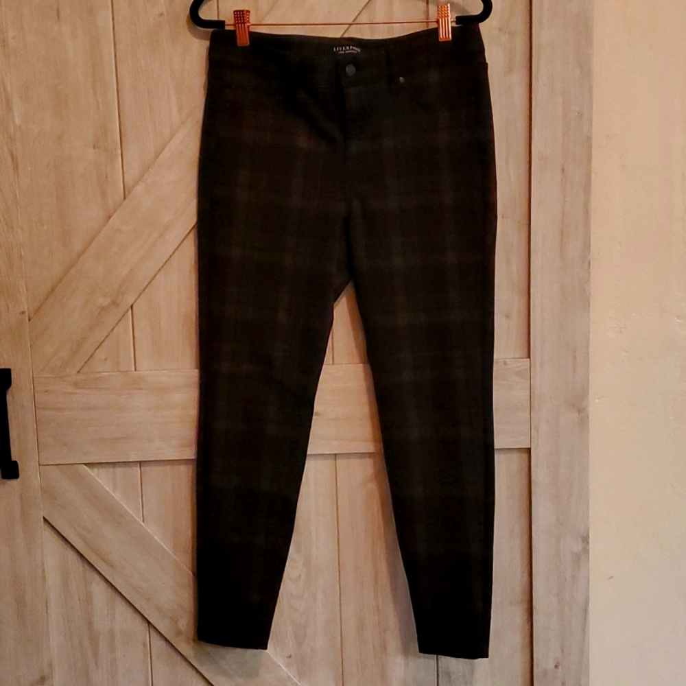 Liverpool 8p Black & red plaid pants